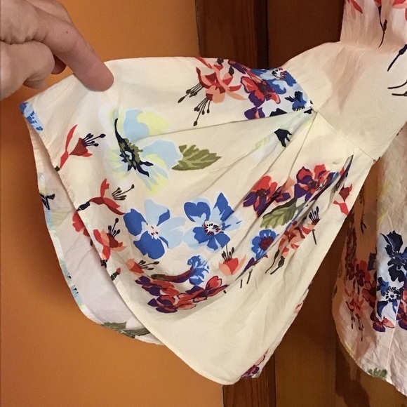 3 for 20 $ bundle Jane & Delancey Bright Floral Bell Sleeve Blouse - Picture 5 of 16